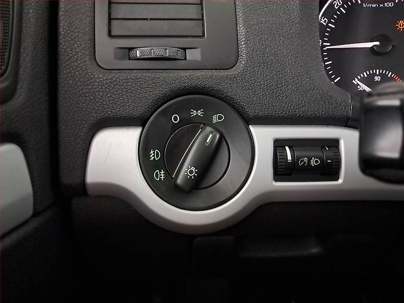 Škoda Octavia (2009) Ambiente 1.9 TDI DPF, Tempomat - fotka 17 z 18