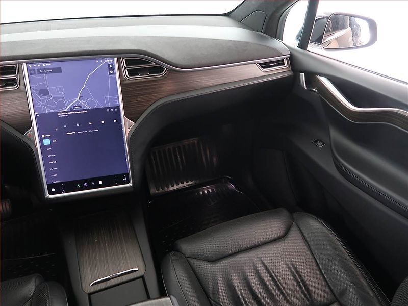 Tesla Model X (2016) 90D, SoH 84% - fotka 8 z 29