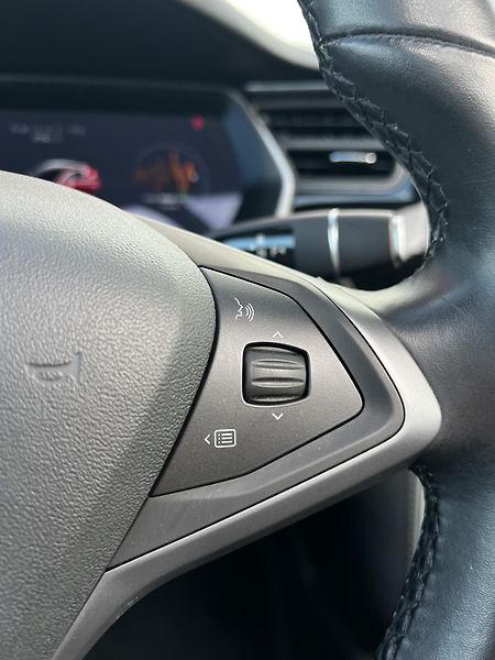 Tesla Model S 75D 386kW MCU2 SOH 91%  - fotka 11 z 27