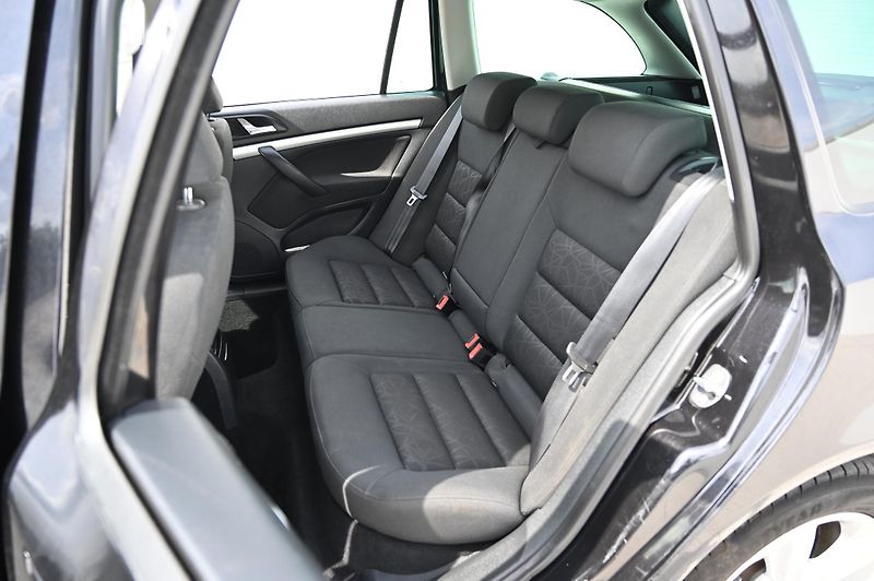 Škoda Octavia 2.0TDI 7/2011 Rezervace - fotka 36 z 50