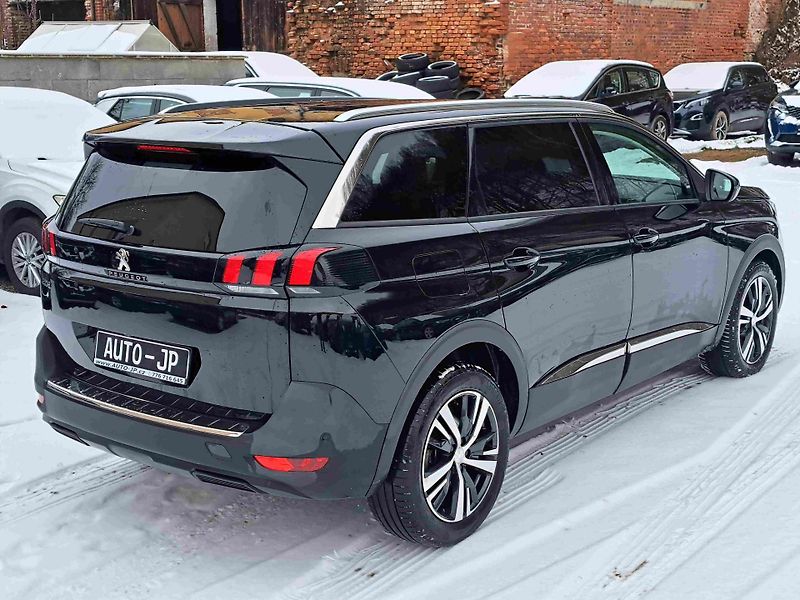Peugeot 5008 (2020) 1,2PT EAT8 ALLURE - fotka 4 z 26