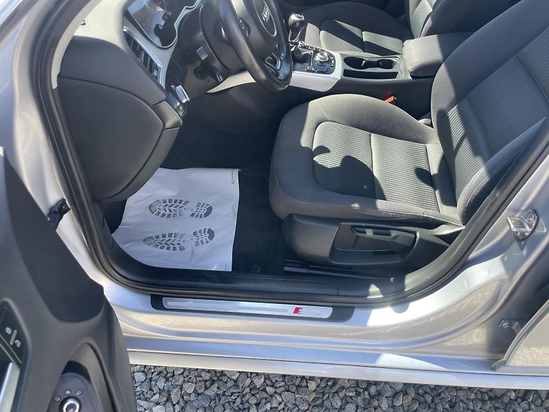 Audi A4 Avant 2.0TDi 120PS S-LINE AVANT TOP! - fotka 90 z 179