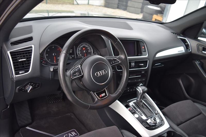Audi Q5 3,0 V6 180KW S-LINE AUTOMAT - fotka 16 z 57