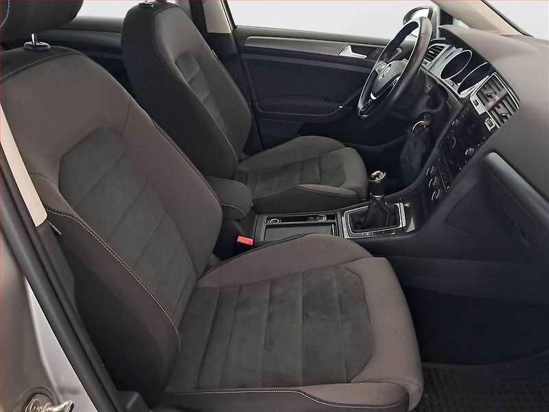 Volkswagen Golf (2018) Comfortline 1.5 TSI - fotka 9 z 17
