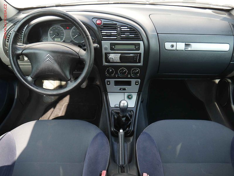 Citroën Xsara (2004) 1.4 i, AC - fotka 7 z 15