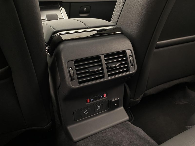 Land Rover Range Rover Velar D300 Dynamic SE REZERVACE - fotka 59 z 61