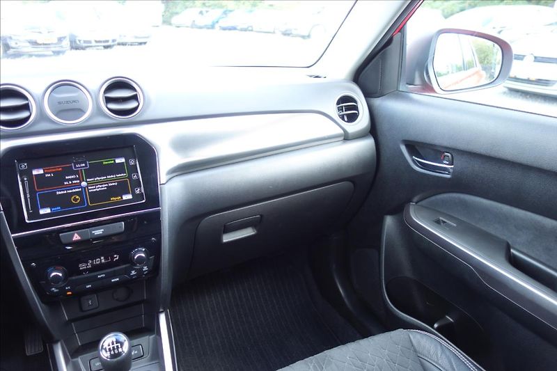Suzuki Vitara 1,4 BJet,ČR,SERV.KN.,ELEGANCE. - fotka 20 z 40
