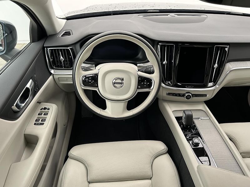 Volvo V60 2.0 B5 4x4 CC PLUS - fotka 19 z 31