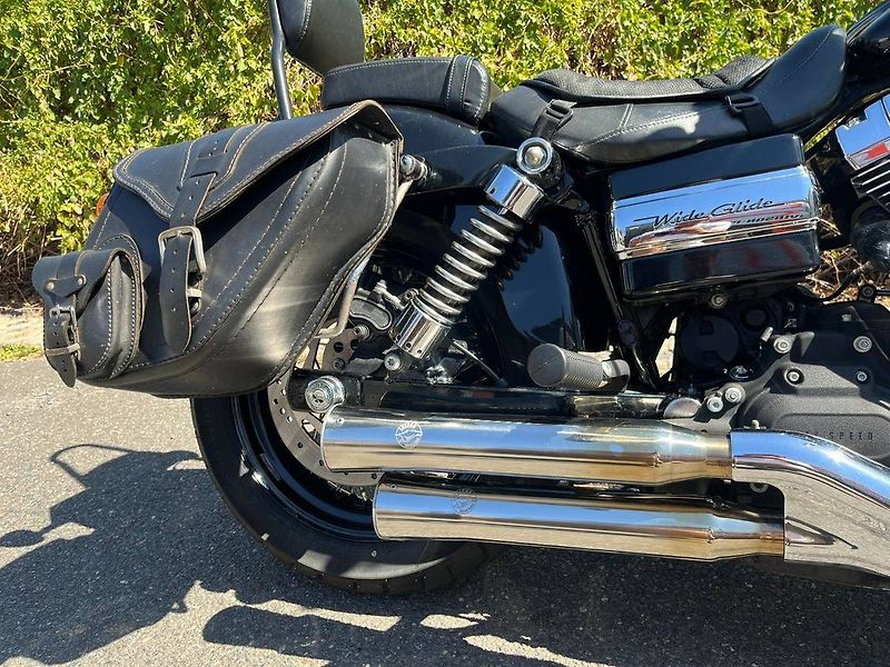Harley-Davidson FXDWGI Dyna Wide Glide (2012) - fotka 13 z 16