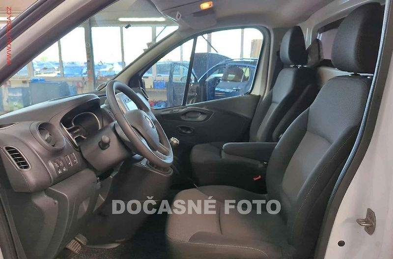 Renault Trafic (2021) 2.0dCi SORTIMO, navi, AC - fotka 7 z 9