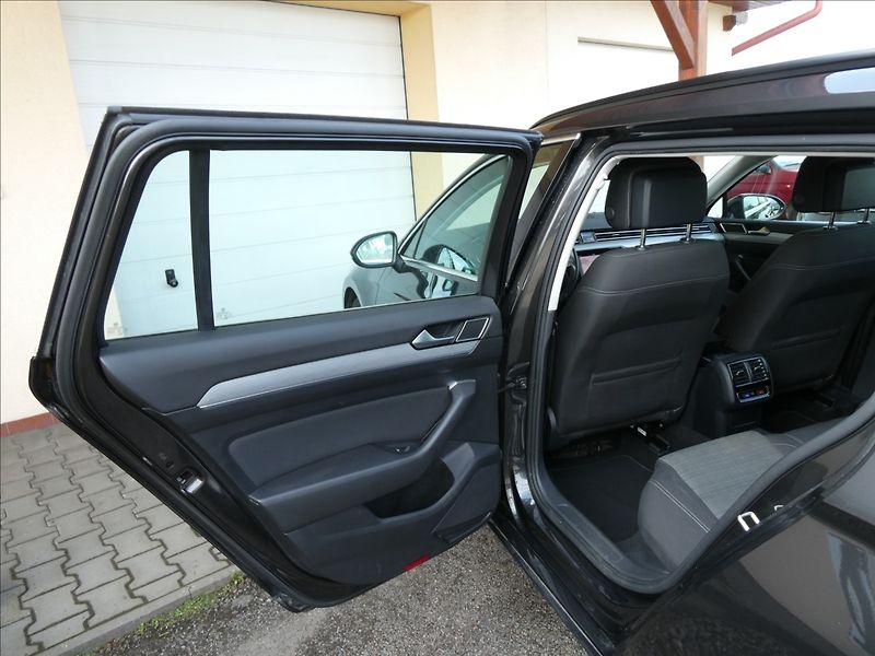 Volkswagen Passat 2,0 TDi DSG FULL LED BUSINESS - fotka 22 z 41