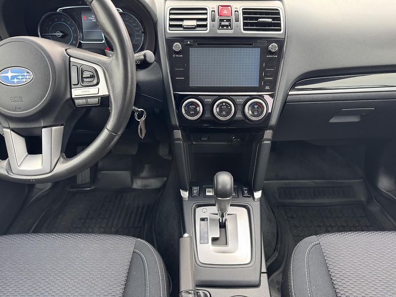 Subaru Forester 2,0i A/T COMFORT, ČR, 1.MAJ. - fotka 18 z 30