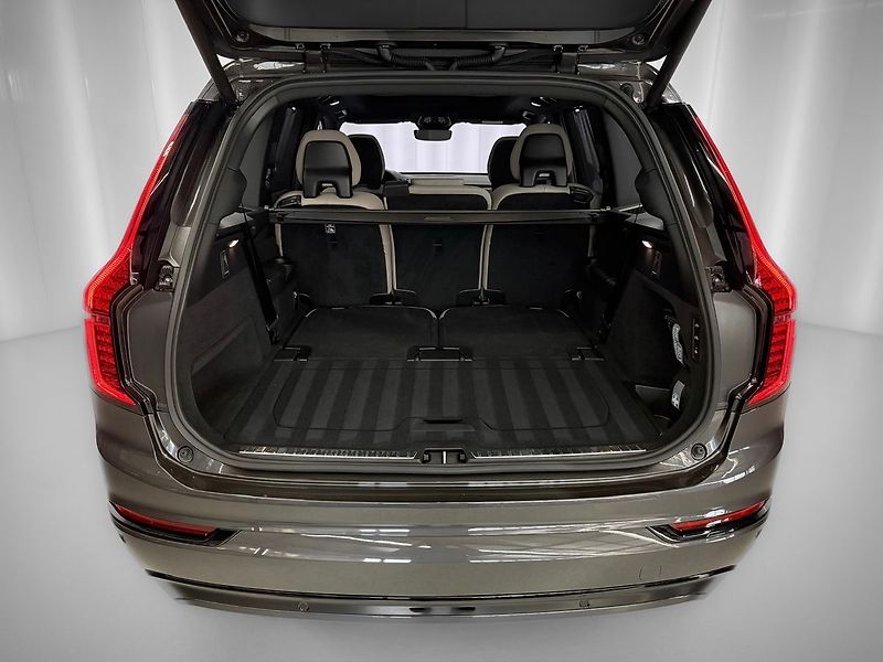 Volvo XC90 B5 AWD PLUS DARK, PANORAMA, H& - fotka 32 z 33