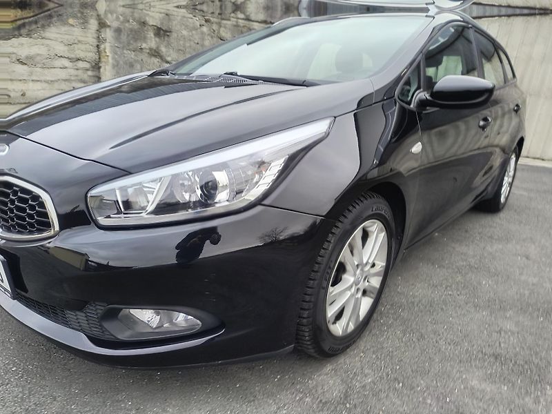Kia Ceed (2013) 1.6 GDI 99KW/VYHŘ.VOLANT+SEDAD - fotka 15 z 49