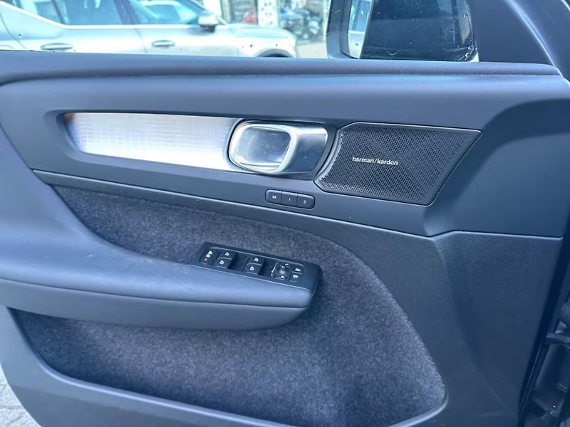 Volvo XC40 T2 Plus Dark LED H/K Taž Kam - fotka 15 z 16
