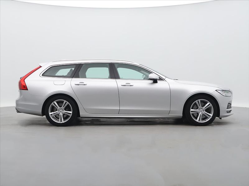 Volvo V90 2,0 T5 184kW Momentum CZ DPH - fotka 7 z 36