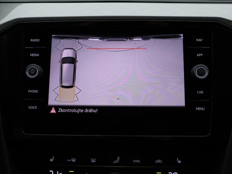 Volkswagen Passat 2,0 TDI 147kW DSG Matrix DPH - fotka 23 z 35