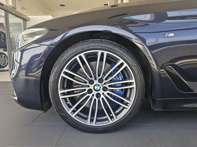 BMW Řada 5 540d xDrive - fotka 4 z 26