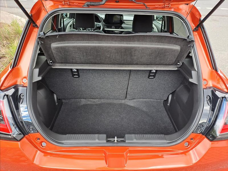 Suzuki Swift (2026) 1,2 PREMIUM HYBRID - fotka 18 z 18
