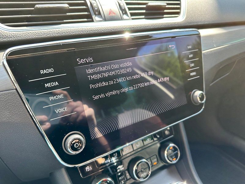 Škoda Superb (2021) 1.5 TSI 110kW ACT Style Combi - fotka 16 z 26