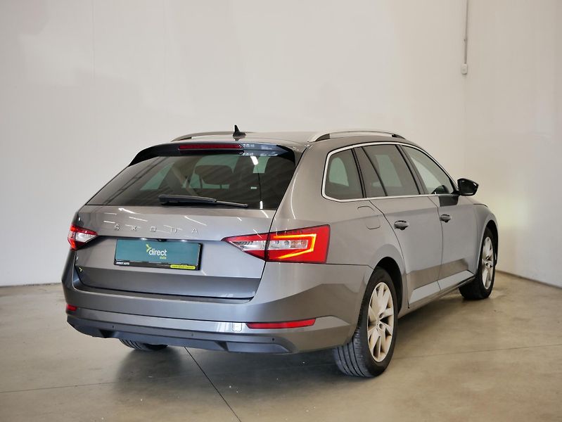 Škoda Superb - fotka 2 z 6