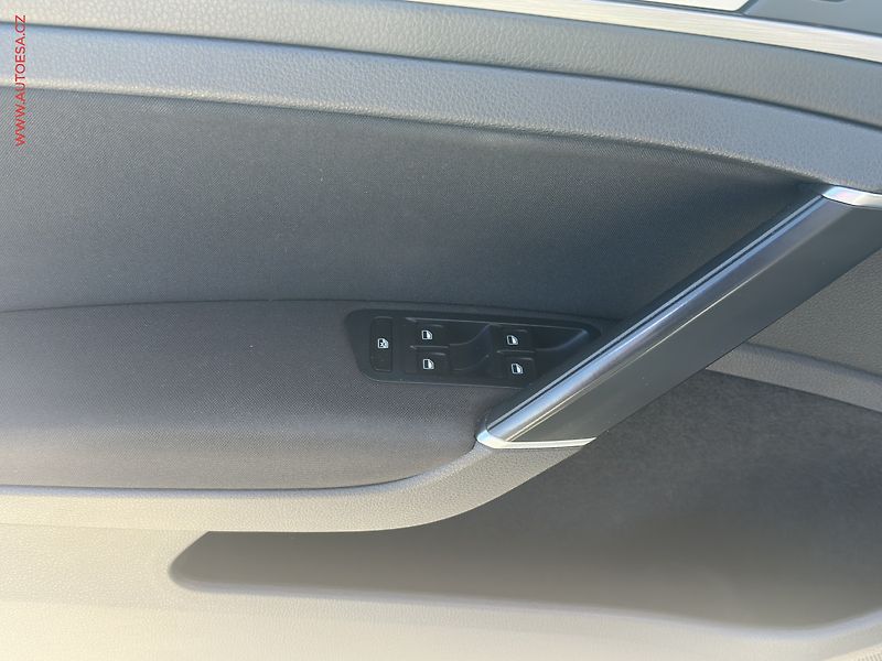 Volkswagen Golf (2015) 1.2 TSi, ČR, AC, TZ, park - fotka 11 z 19