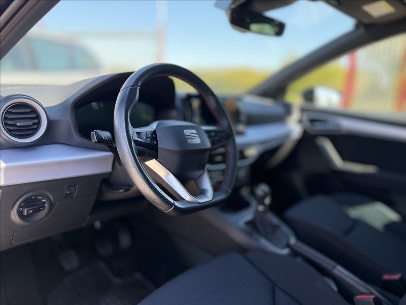 Seat Ibiza FR 70kW VIRTUAL 6tKm - fotka 10 z 35