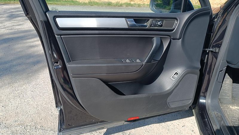 Volkswagen Touareg 3,0TDi 176kW Nové v ČR - fotka 16 z 44