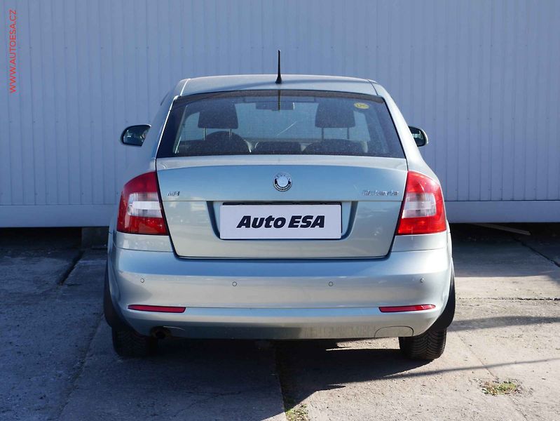 Škoda Octavia (2010) 1.6 LPG, AC, TZ, park.čidla - fotka 5 z 14