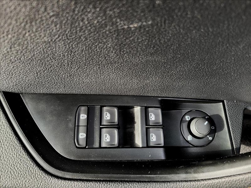 Škoda Superb 1,4 TSI,PHEV,DSG,LED,NAVI,VÝHŘ - fotka 37 z 47