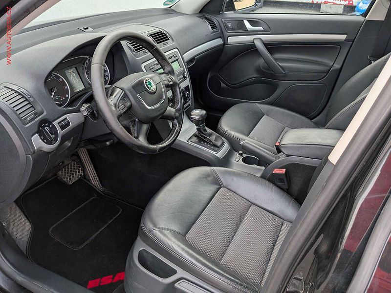 Škoda Octavia (2011) 1.4TSi, 1.maj, Elegance, DSG - fotka 9 z 14