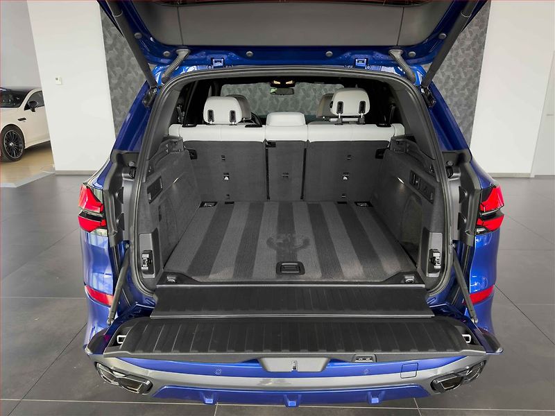 BMW X5 (2025) M60i - fotka 10 z 21