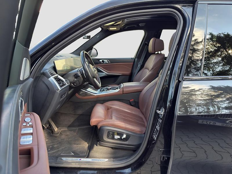 BMW X7 M60i xDrive - fotka 2 z 21