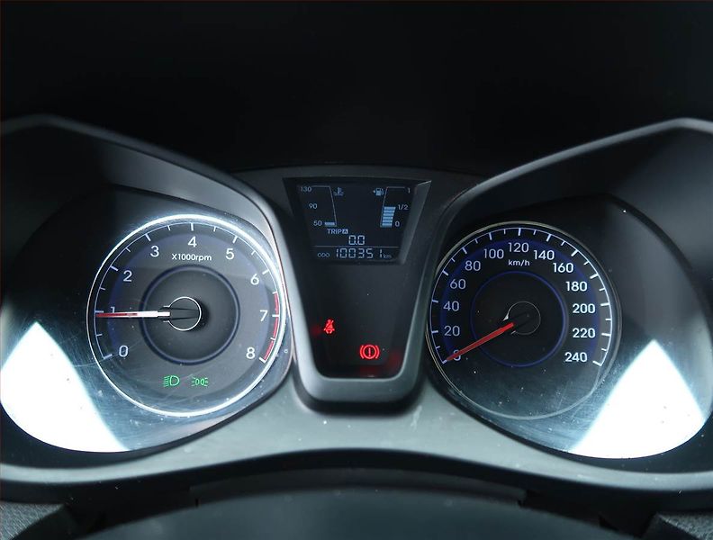 Hyundai ix20 (2014) 1.4 CVVT, Park. senzory - fotka 11 z 16
