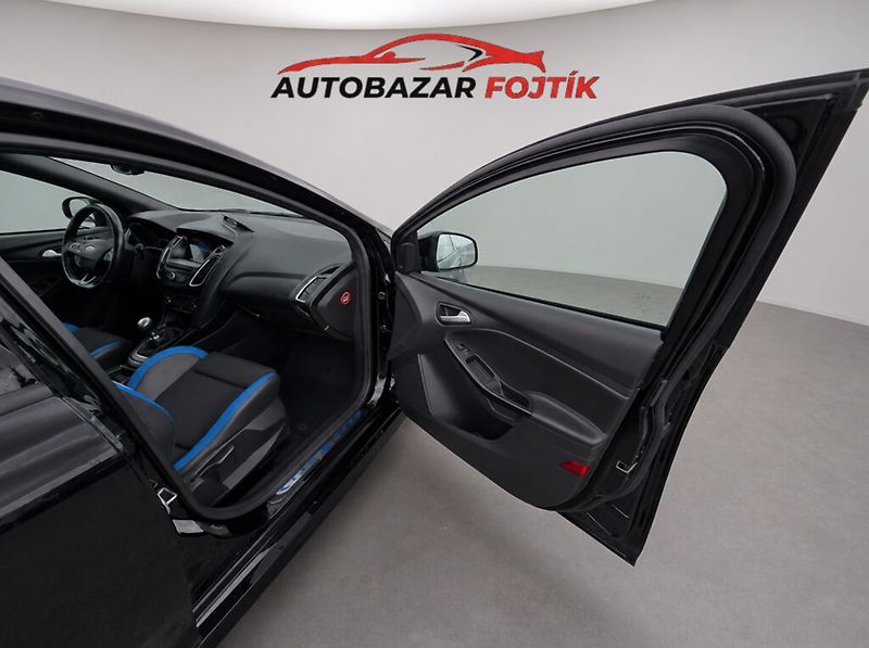 Ford Focus (2017) RS 2.3 EcoBoost 250KW AWD - fotka 20 z 23
