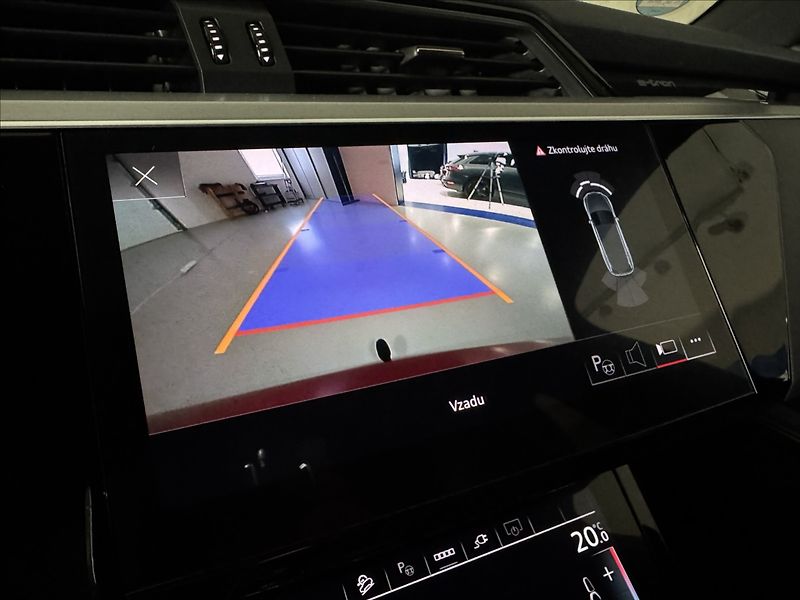 Audi e-tron 300kW S-Line exclusive - fotka 34 z 47