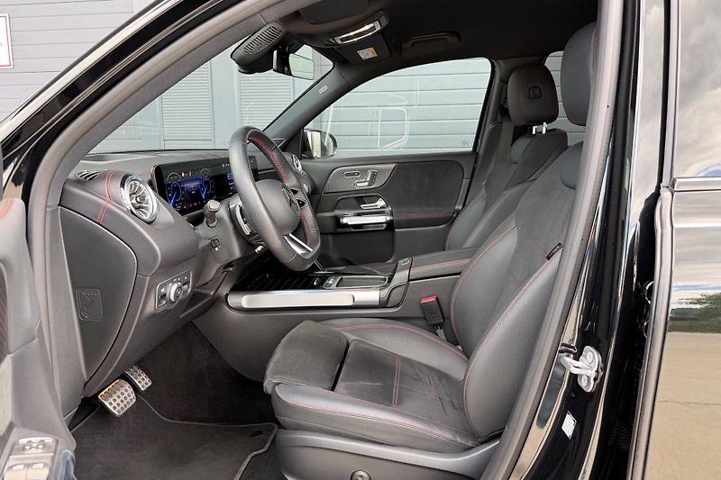 Mercedes-Benz EQB (2025) EQB 300 4Matic AMG Line - fotka 32 z 56