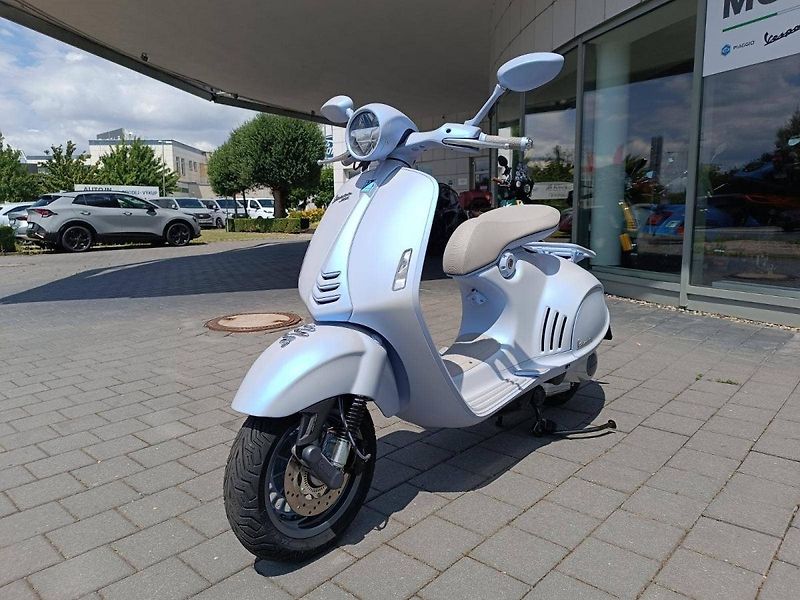 Vespa 946 (2025) 946 Snake Azzuro (sleva 20.000 - fotka 3 z 17