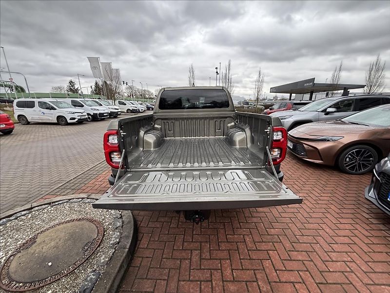 Toyota Hilux (2025) 2,8   INVINCIBLE - fotka 5 z 8