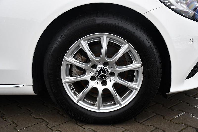 Mercedes-Benz Třídy C 200d PRAV. SERVIS MB 2xPNEU - fotka 49 z 55