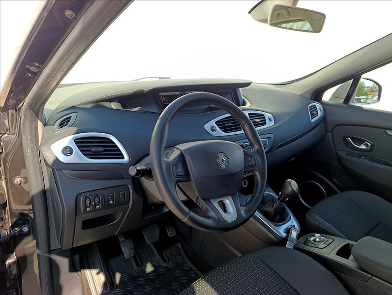 Renault Scénic 1,9 DCi Tažné Navi Aut. Klima - fotka 14 z 30