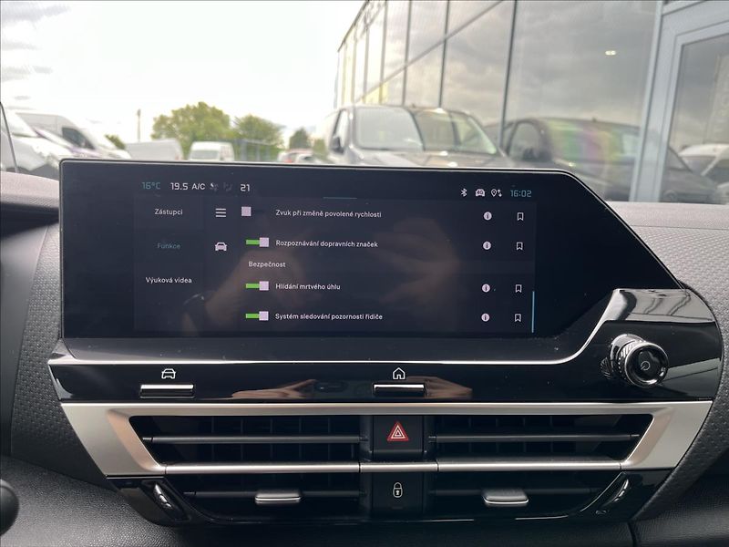 Citroën C4 1,2   MAX 136 HYBRID Ë-DCS6 - fotka 16 z 20