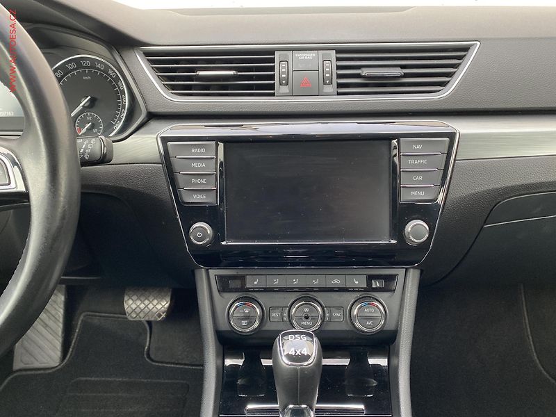 Škoda Superb (2015) 2.0 TDI 4x4, ČR, DSG, bixen - fotka 15 z 19
