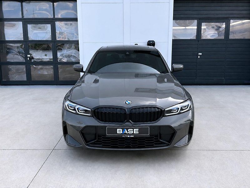 BMW Řada 3 330i M-Sport - fotka 2 z 31