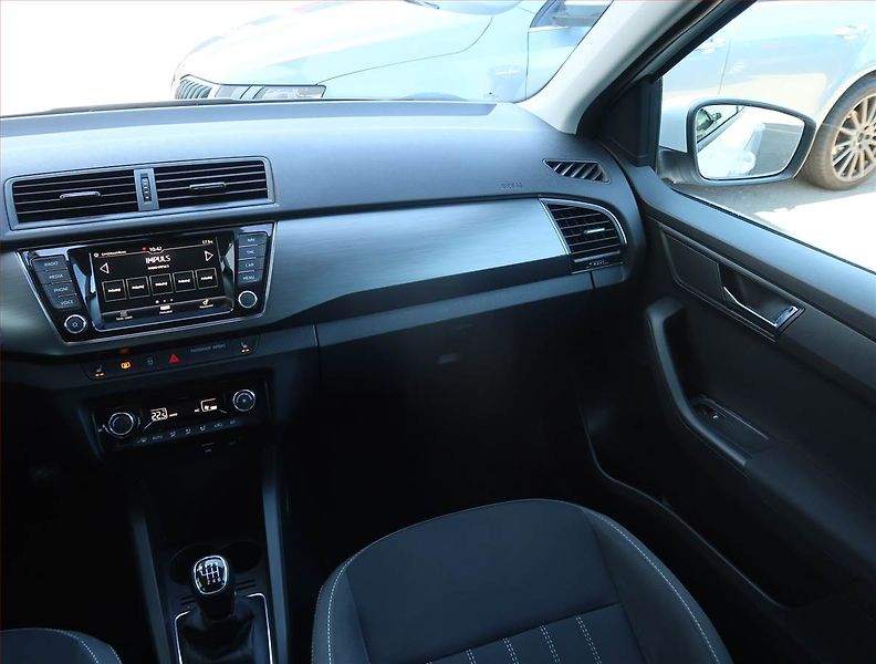 Škoda Fabia (2019) Style 1.0 TSI, Serv.kniha - fotka 8 z 23