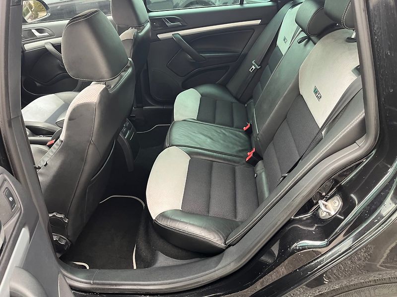 Škoda Octavia (2010) RS 2.0 TSi Xenony,NAVI - fotka 10 z 17