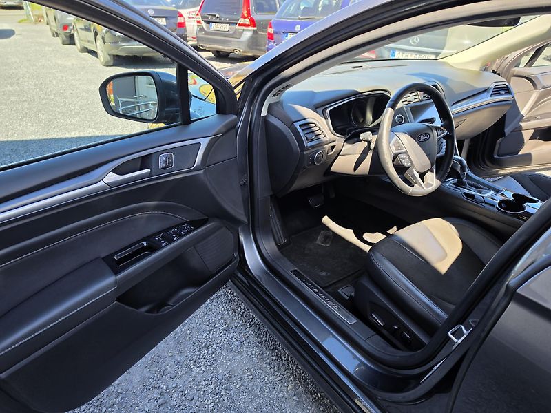 Ford Mondeo 2.0TDCi Titanium Led 4x4 Autom - fotka 14 z 26