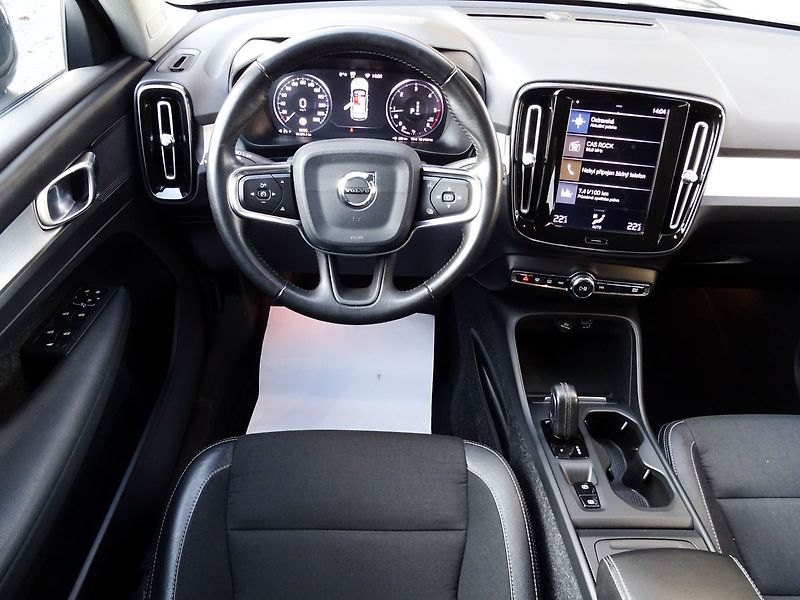Volvo XC40 D3 A/T Virtual CarPlay Kamera - fotka 7 z 36