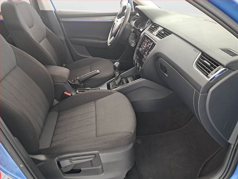 Škoda Octavia (2018) Style 1.4 TSI, Navi, Bi-Xenony - fotka 9 z 17