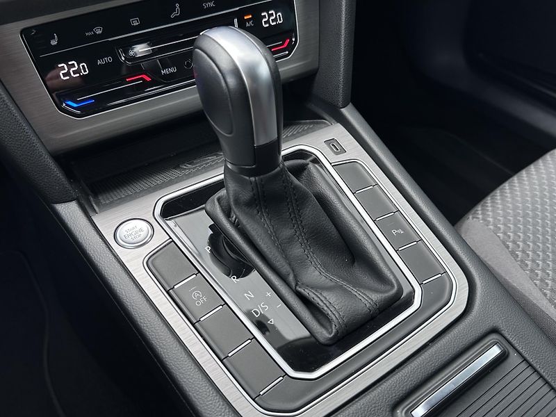 Volkswagen Passat 20TDI DSG Basic - fotka 19 z 21